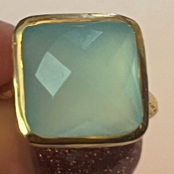 LIKE NEW > 💠 Gold-Tone Faceted Chalcedony Statement Ring - Picture 7 of 8